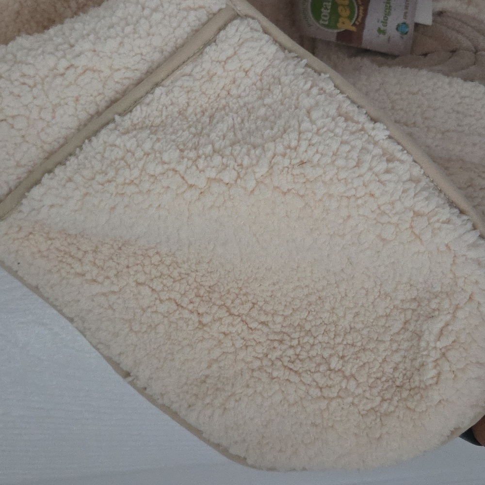 TOTALLY MY PET Hooded Doggie Bathrobe Cream Sherpa with Leaf Design Medium NWT - Picture 7 of 16
